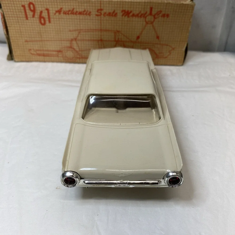 Vtg 1961 Ford Thunderbird Dealer PROMO 1/25 Orig Box T-bird‎ Crème Hardtop 2DR